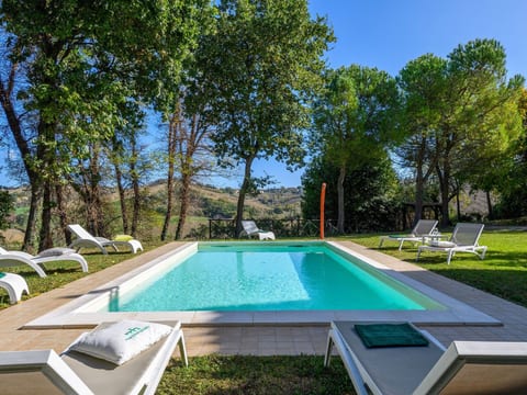 Licht unter den Buchen, Marche Urlaub, privater Pool