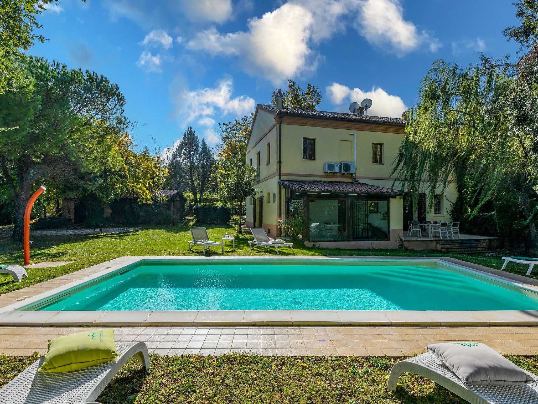 Licht unter den Buchen, Marche Urlaub, privater Pool