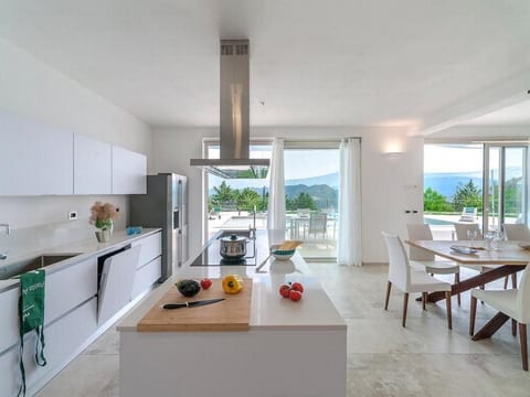 Villa Montefalcone, Außen- und Innenpool