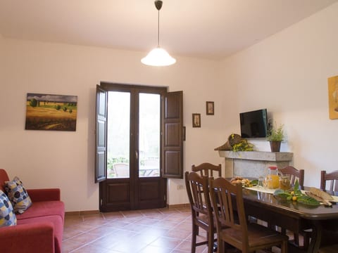 Wohnung in Centola mit gemeinsamem Pool, Terrasse und Grill