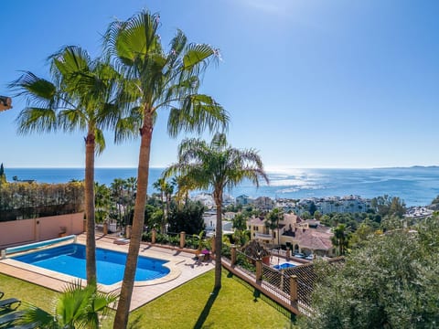 Luxuriöse Villa mit beheiztem Pool und Whirlpool
