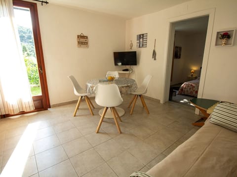 Komfortable Ferienwohnung in Cervo mit Garten