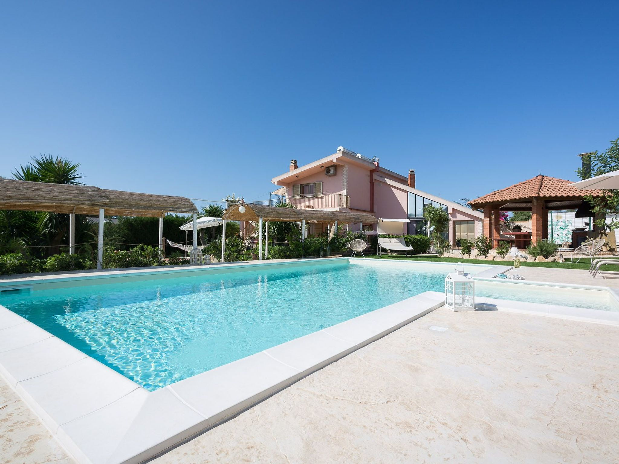 Angenehmes Haus mit privatem Pool