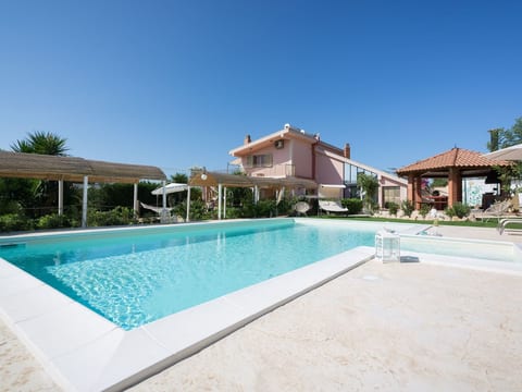 Angenehmes Haus mit privatem Pool