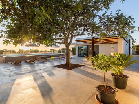 Demetra, moderne Villa mit Pool und Meerblick