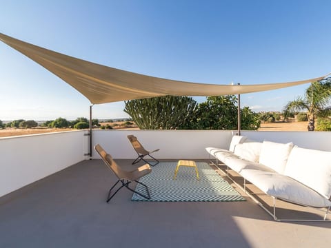 Demetra, moderne Villa mit Pool und Meerblick