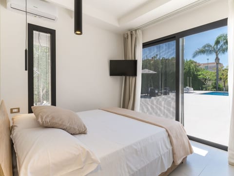 Nereide, Luxusvilla mit Pool am Meer