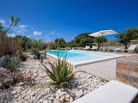 Villa Teti, mit Schwimmbad und in der Nähe des Strandes