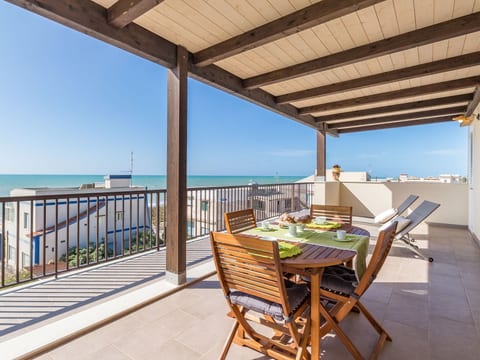 Appartement in Donnalucata mit Möblierter Terrasse und Meerblick