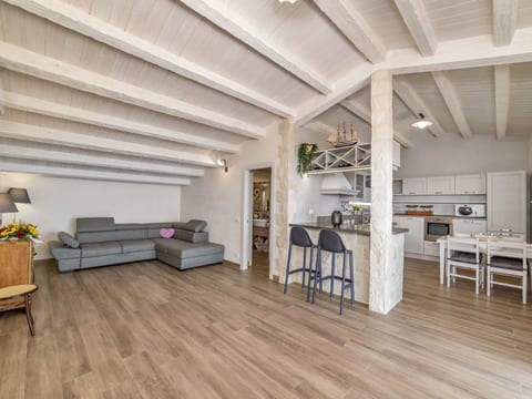 Appartement in Donnalucata mit Möblierter Terrasse und Meerblick