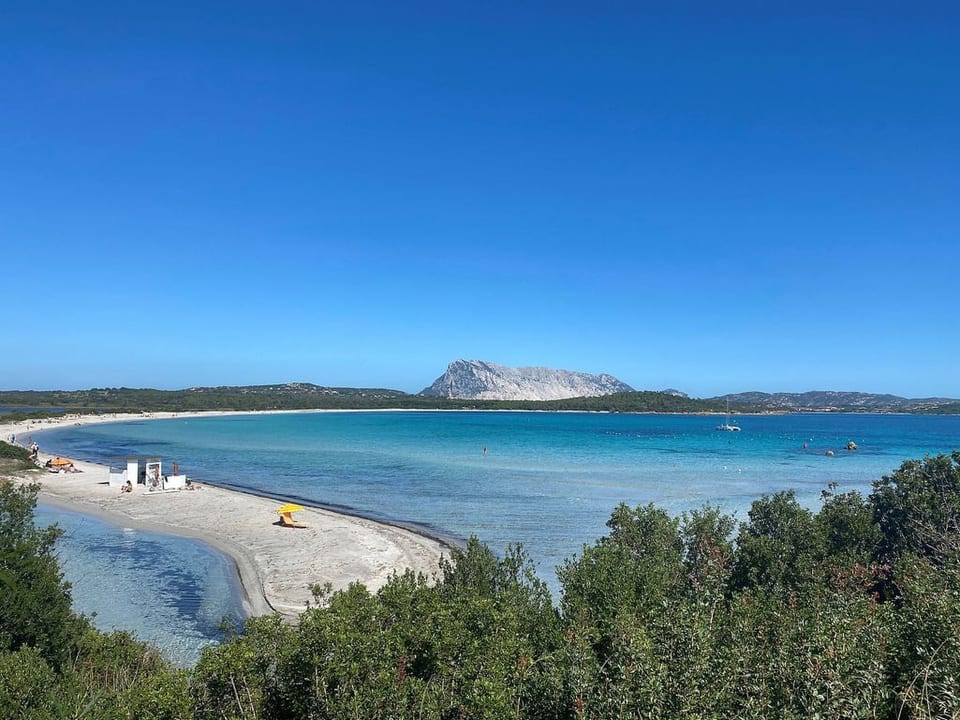 Villa Asta, vista al mar y piscina - Agrustos