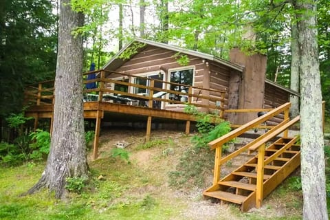 Wilkins Landing at Spider Lake is set on a gentle hillside and wrapped in forest, this rustic cabin blends beautifully into its natural surroundings. The expansive deck provides an ideal spot to watch wildlife and enjoy the fresh air.
2318835219