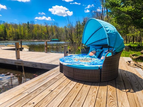 “Unwind together on this dreamy waterfront lounger, perfect for slow mornings, sunshine, and reconnecting in total privacy.”