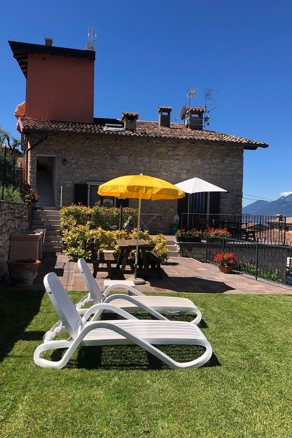 Wohnung nr. 2 im Casa Mary mit Balkon und Seeblick