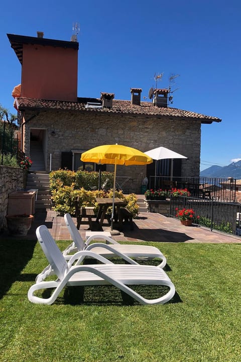 Wohnung nr. 2 im Casa Mary mit Balkon und Seeblick