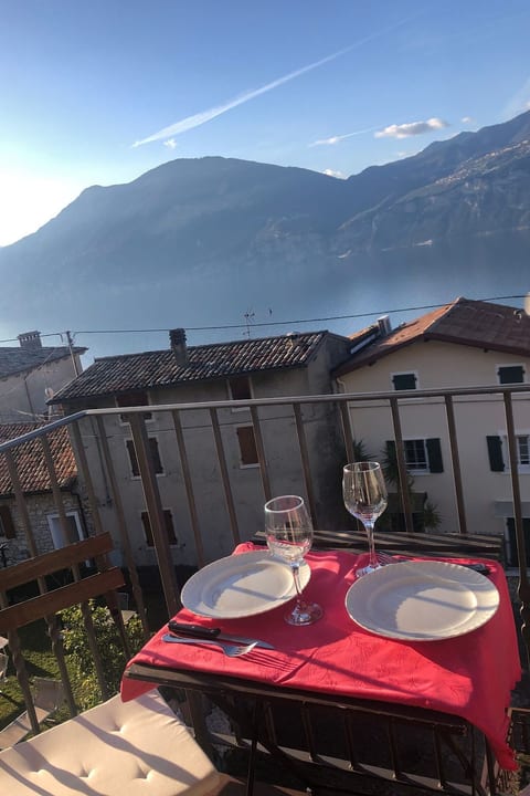 Wohnung nr. 2 im Casa Mary mit Balkon und Seeblick