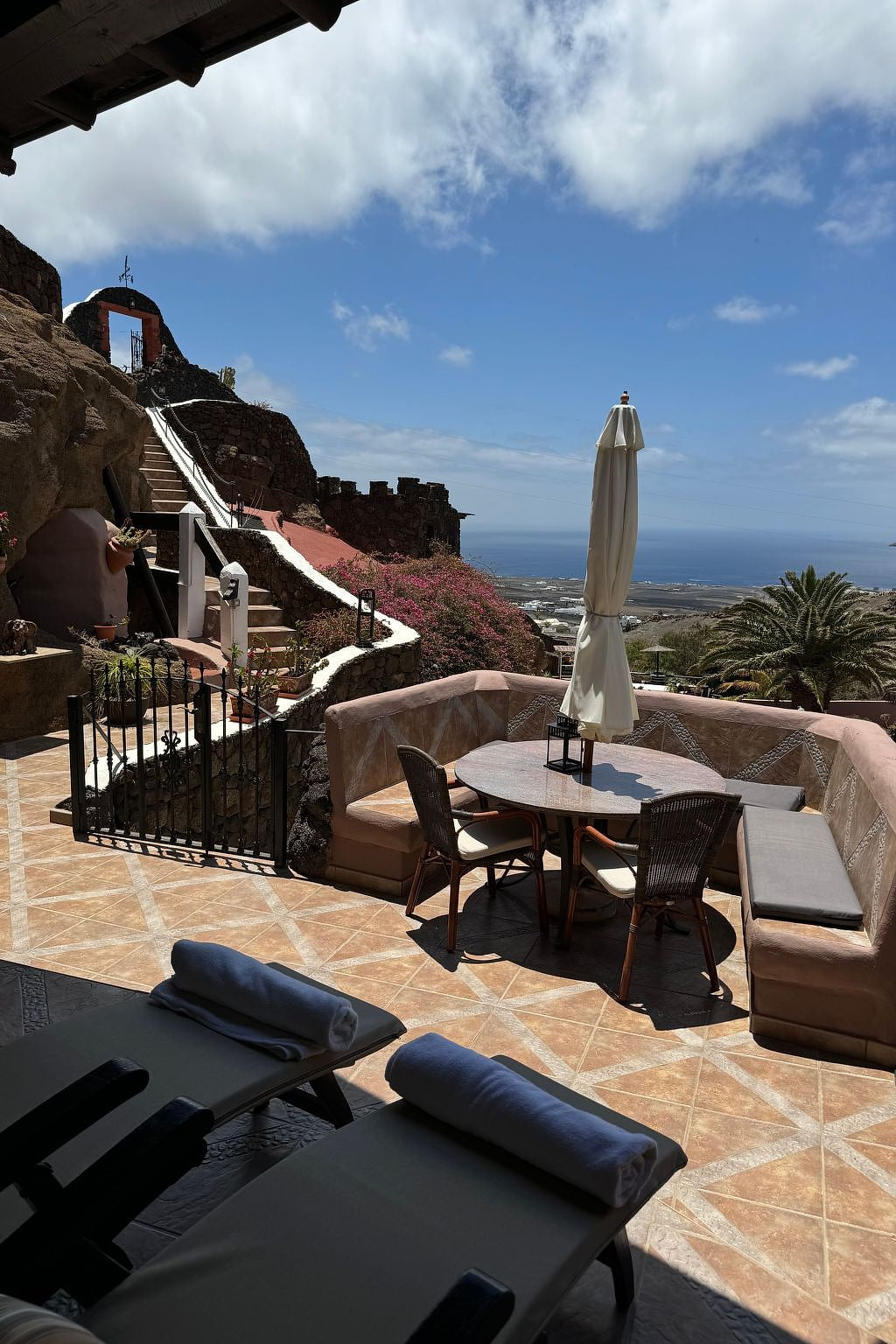 Schlafen in einer vulkanischen Höhle