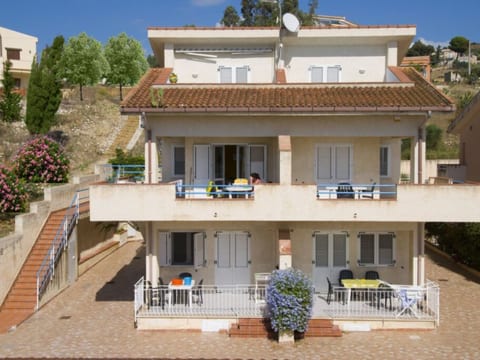 Ruhige Ferienwohnung in Sciacca mit Grill und Terrasse und Meerblick