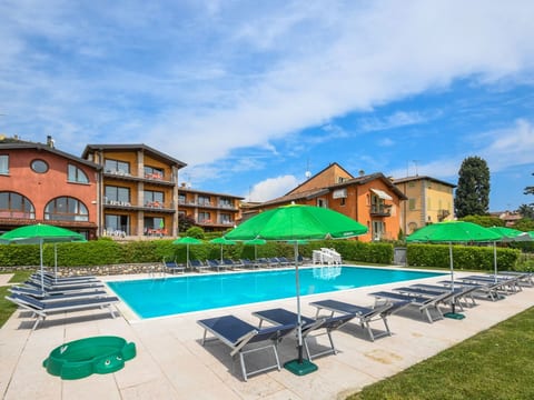 Wohnung mit Balkon, Garten und Seeblick