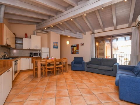 Wohnung mit Balkon, Garten und Seeblick