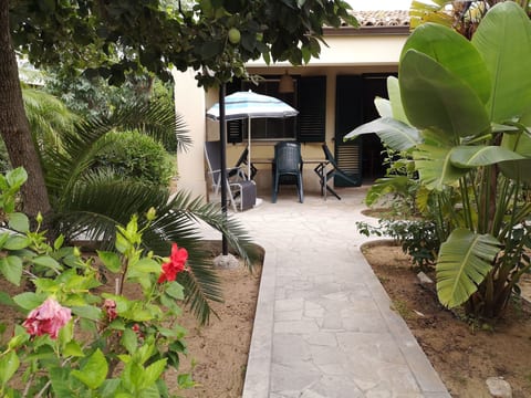 Schöner zentraler Bungalow direkt am Sandstrand auf Sizilien