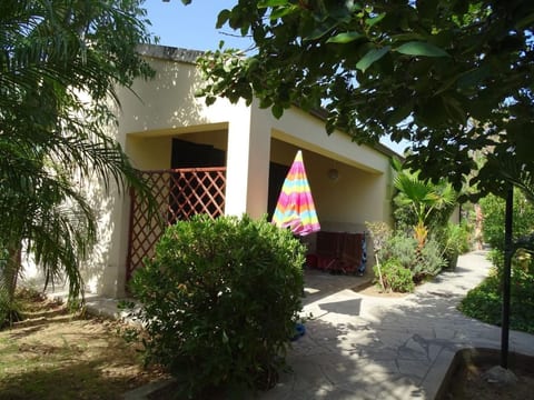 Schöner zentraler Bungalow direkt am Sandstrand auf Sizilien