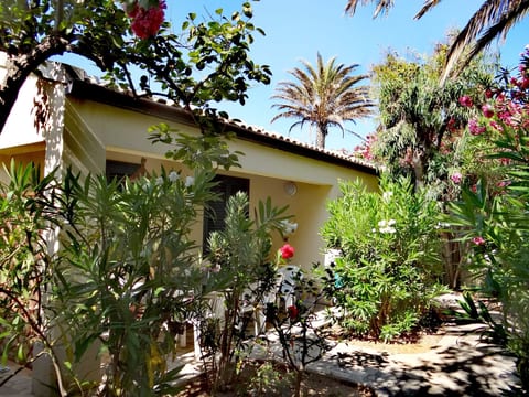 Schöner zentraler Bungalow direkt am Sandstrand auf Sizilien