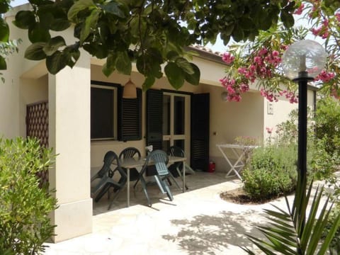 Schöner Bungalow direkt am Sandstrand auf Sizilien