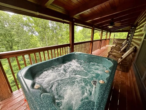 Private 4 person Hot Tub with forest view