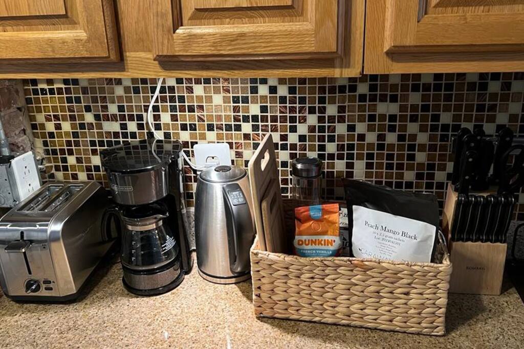 Free coffee and tea. Kettle, coffee maker and toaster. Free coffee and tea. Kettle, coffee maker and toaster. - King Bed Suite 2 Bedrooms Close to Airports & NYC - Queens County