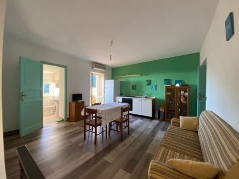 Geräumige Artemide-Wohnung mit Terrasse