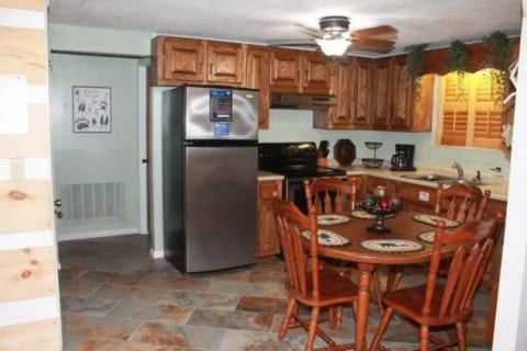 Smokey Max Chalet4 beds 2,5 bath sleep 12 people