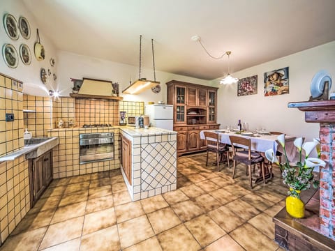 Kitchen / Dining Room