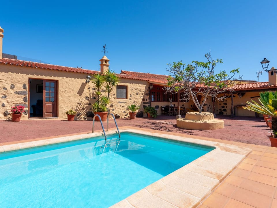 Kanarische Finca mit Pool und herrlicher Aussicht - Vega de San Mateo
