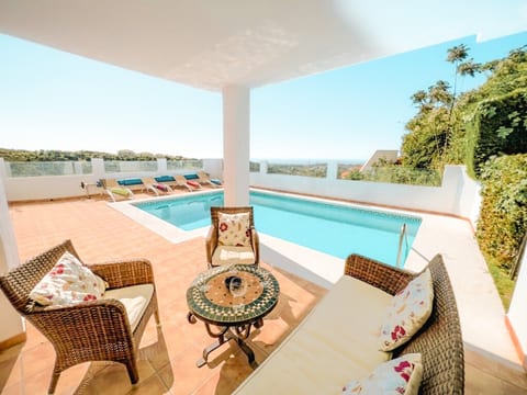 Schöne 4BDR-Villa mit fantastischer Aussicht