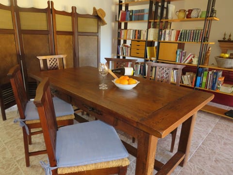 Appartement in San Pablo De Buceite mit Kleinem Garten