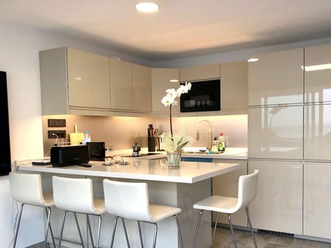 Traumwohnung mit Meerblick und Gemeinschaftspool