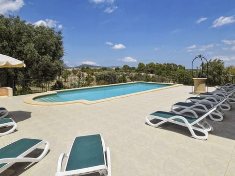 Ferienvilla mit Garten, Grill und Terrasse