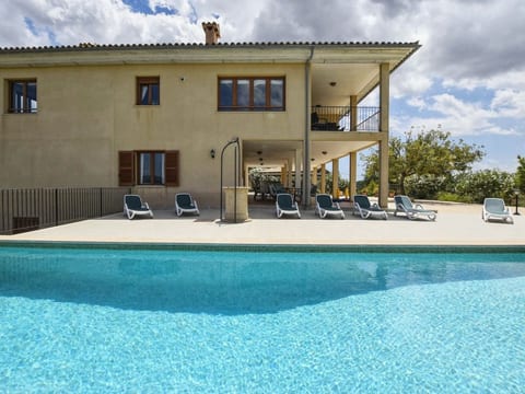 Ferienvilla mit Garten, Grill und Terrasse