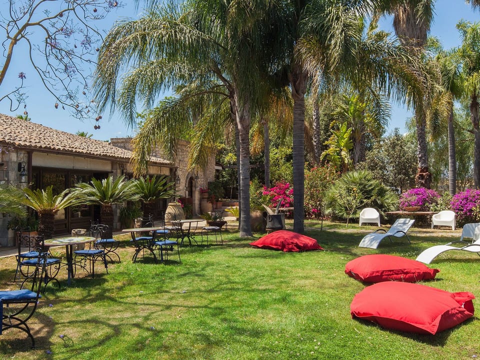 Villa dei Papiri - Superior Zimmer mit möbliertem Garten - Fontane Bianche