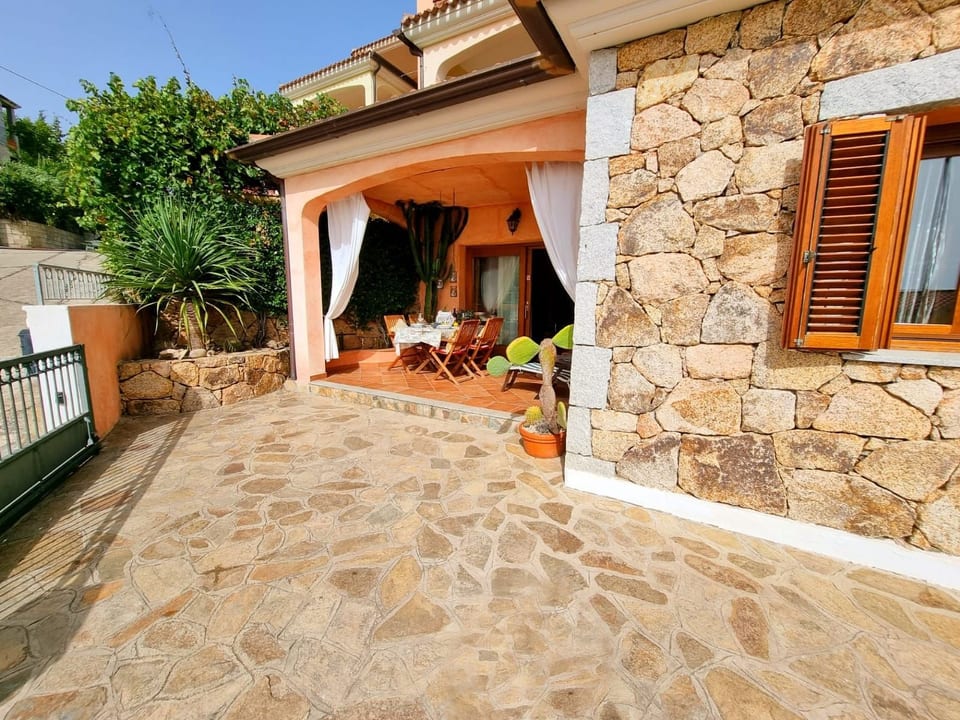mit Kamin, Terrasse und Meerblick - Agrustos