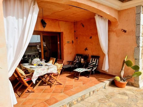 mit Kamin, Terrasse und Meerblick