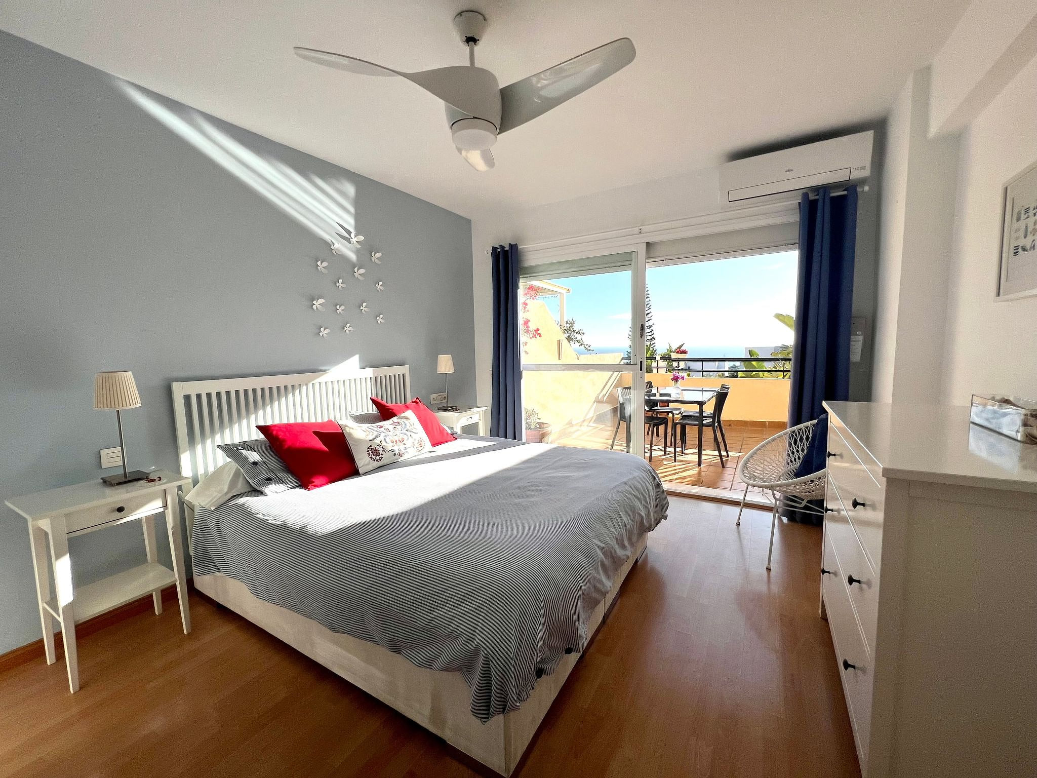 Zweistöckige Ferienwohnung in Marbella-Mijas Costa mit Meerblick