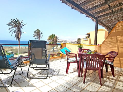 Schöne Ferienwohnung mit Terrasse und Meerblick