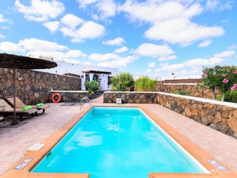 mit privatem Pool für 3 Personen + 1 Kind ca. 80 m&sup2; in Güime, Lanzarote (L