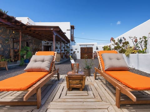 Exklusives Landhaus mit Garten und überdachter Terrasse sowie schöner Aussicht