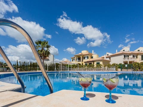 Mediterranes Appartement mit Pool