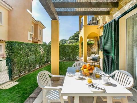 Mediterranes Appartement mit Pool