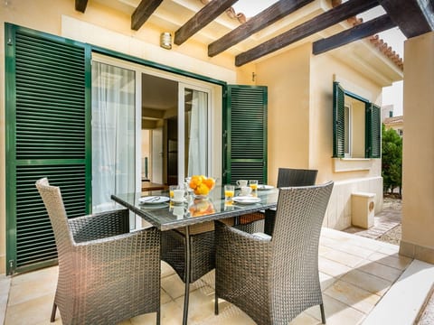 Modernes Apartment mit Gemeinschaftspool