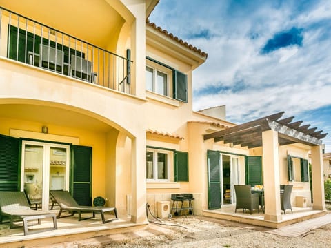 Modernes Apartment mit Gemeinschaftspool